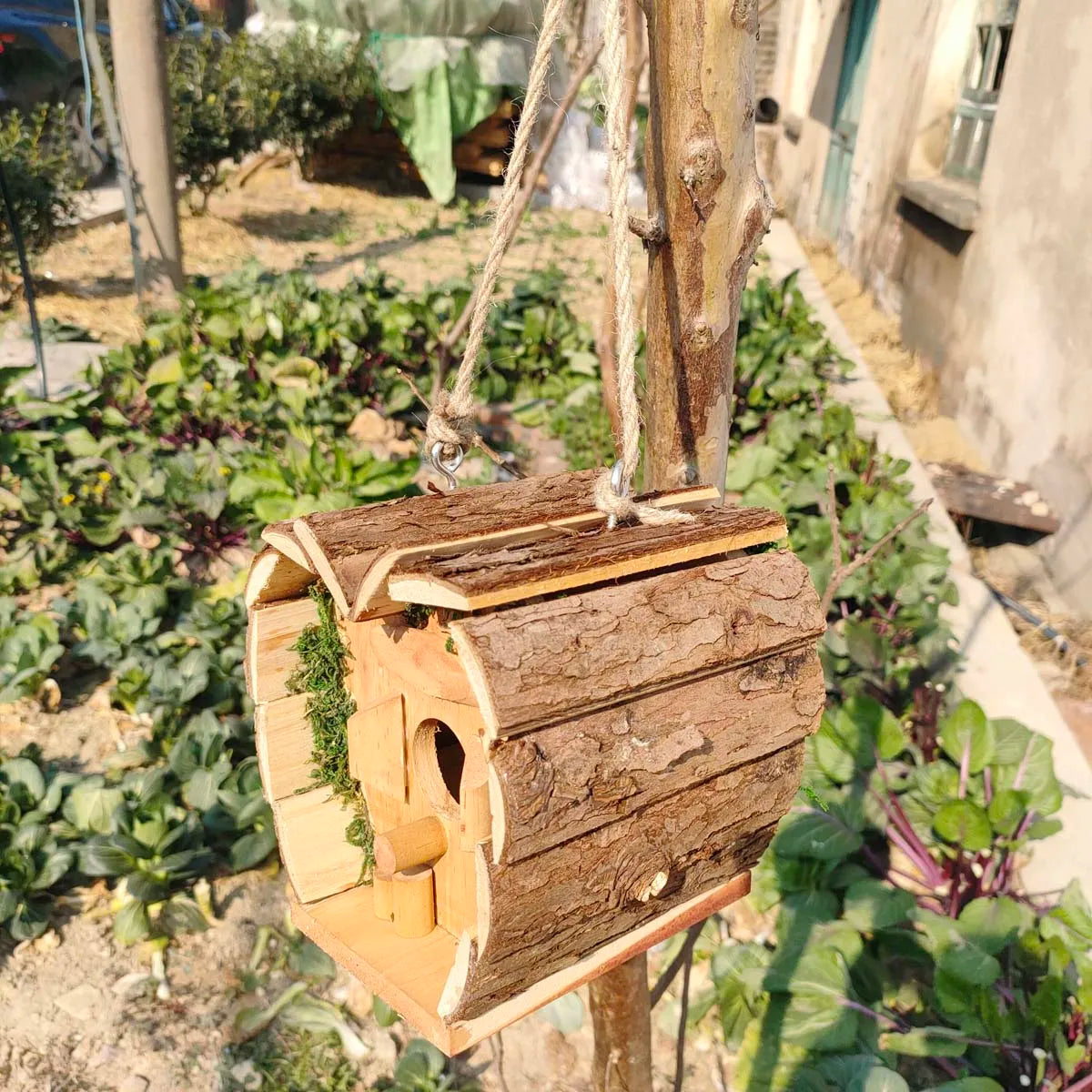 Heart-Shaped Wooden Bird Nest - Outdoor Hanging Bird House with Pole