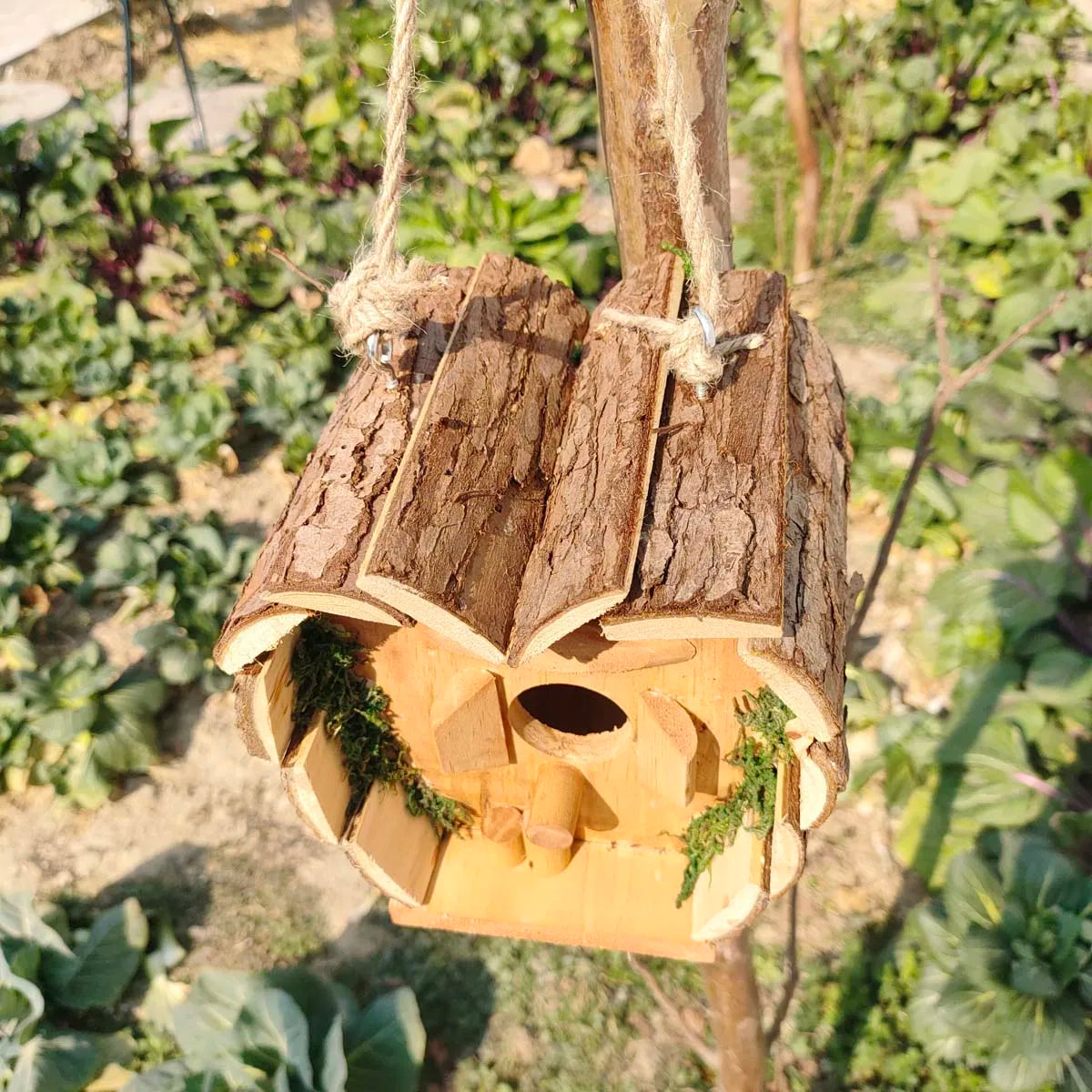 心形木製鳥巢－附支柱的戶外懸掛式鳥屋
