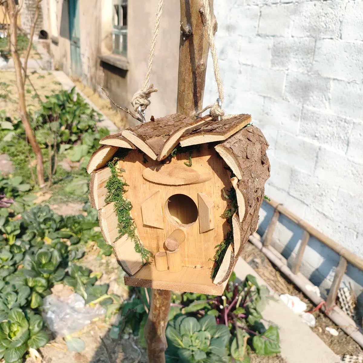 Heart-Shaped Wooden Bird Nest - Outdoor Hanging Bird House with Pole